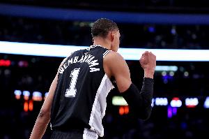 费尔斯：欢迎来NBA时刻是打文班亚马 你能做的事很有限